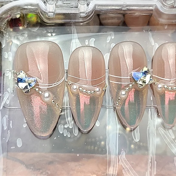 Iridescent Pearl Press-On Nail Set - Picture 2 of 5